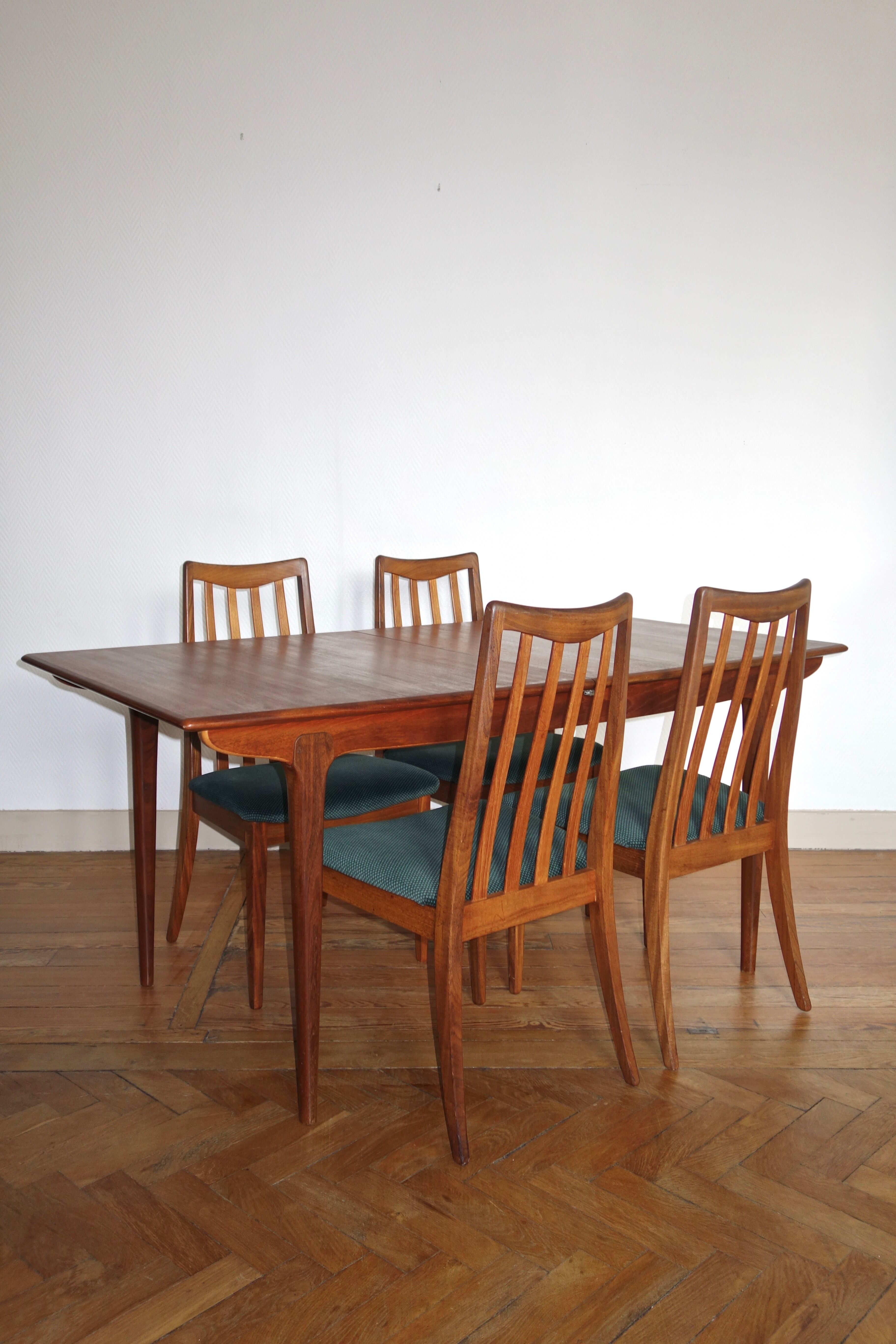 Scandinavian extendable table in teak of the 1960s