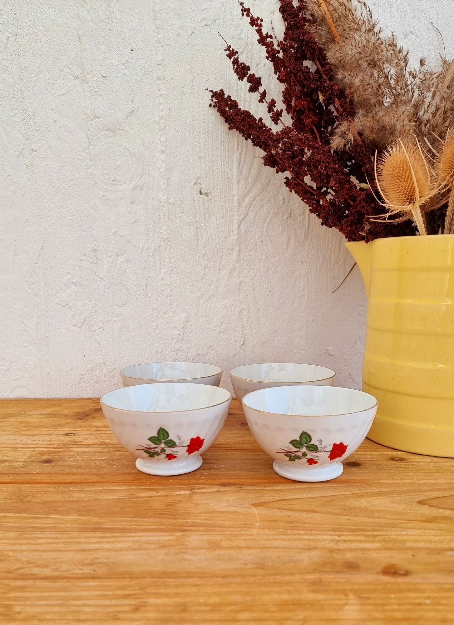 Set of 4 small porcelain bowls decorated with vintage roses