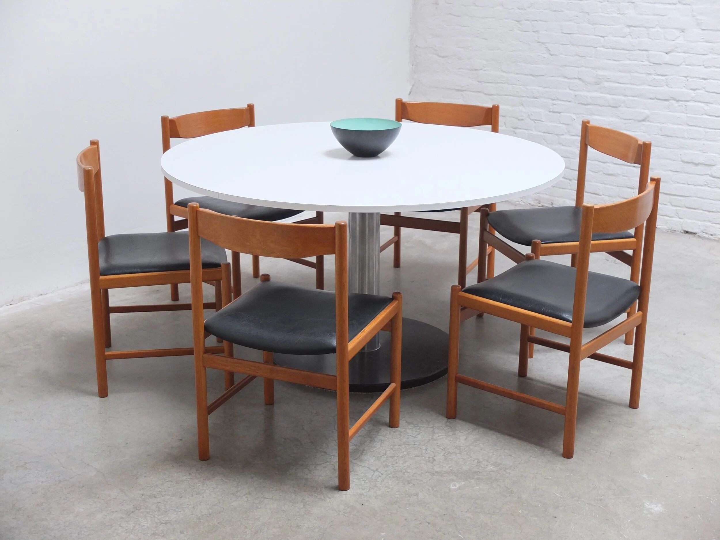 Round pedestal dining table by Alfred Hendrickx for Belform, 1960s