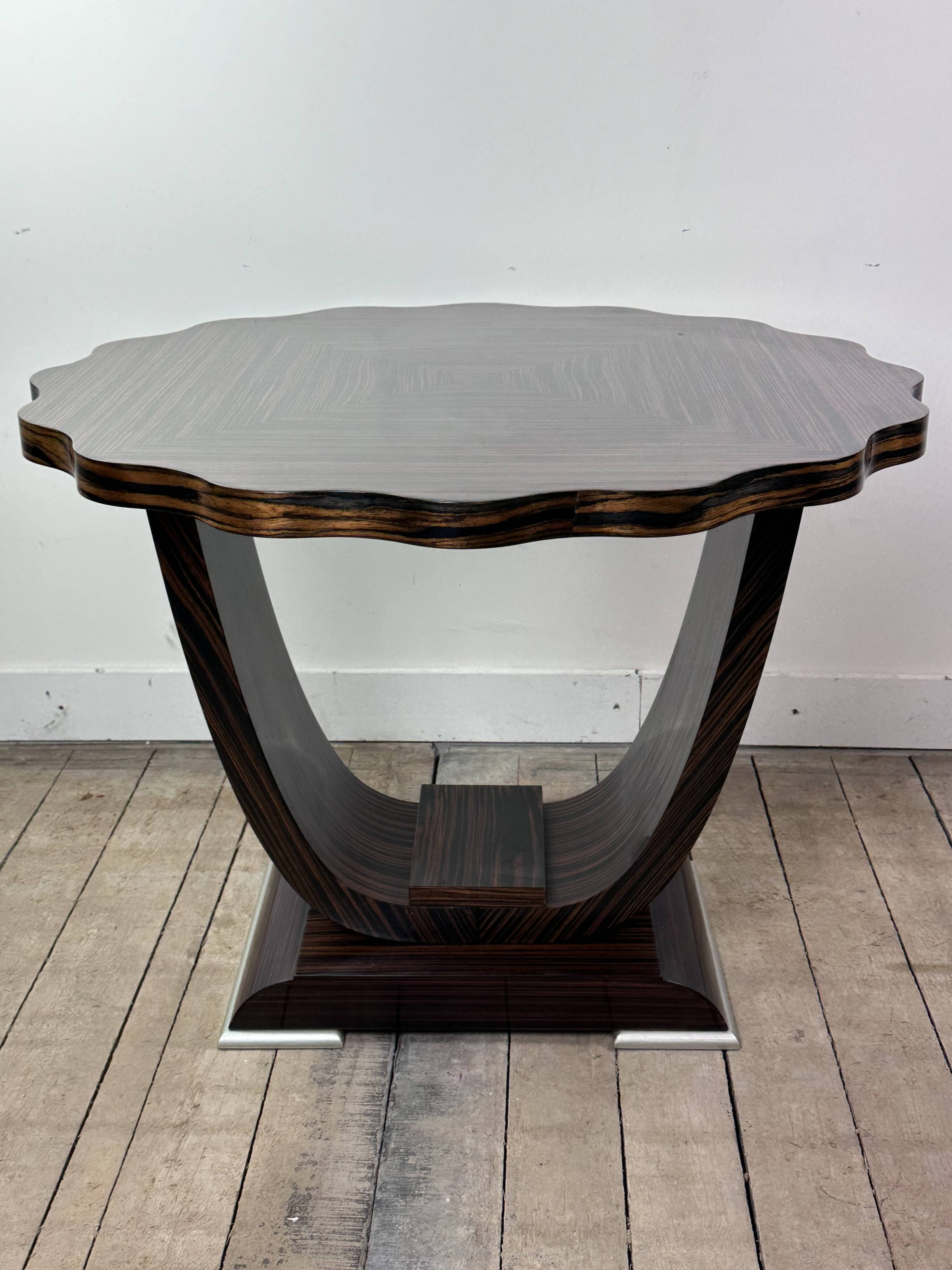 Art Deco period side table in Macassar ebony, 1930