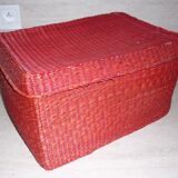 Boite en osier tressé rose-rouge