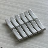 12 chopstick rests, white porcelain knife rests.