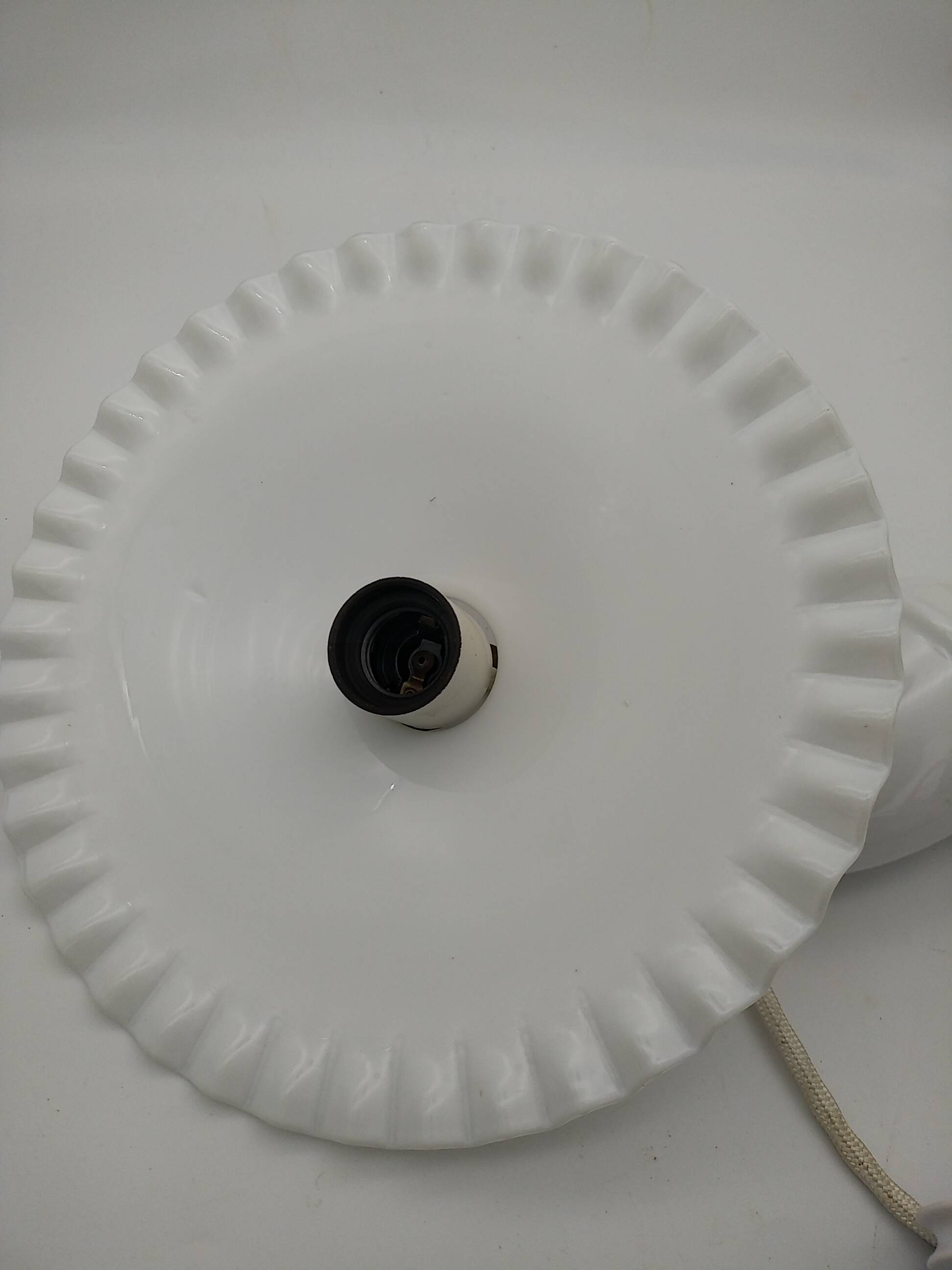 Suspension with porcelain and glass counterweight.