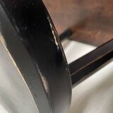 Bean-shaped tripod stool