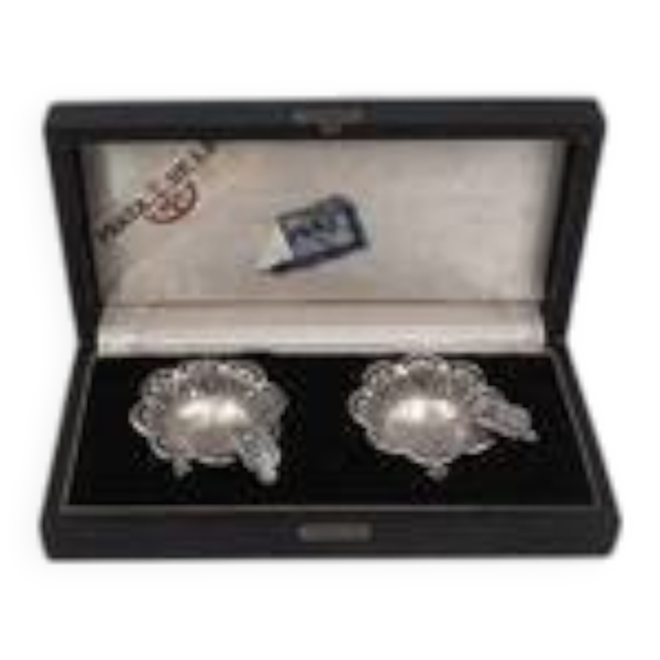 2 cendriers en argent massif, Brésil, 2 pièces de 1000 Reis 1859 + 1860.