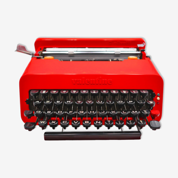 Machine à écrire Olivetti Valentine rouge vintage avec sa mallette