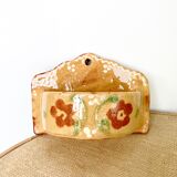 Empty pocket, soap holder wall