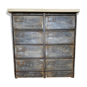 Furniture with 8 metal and wood flaps.