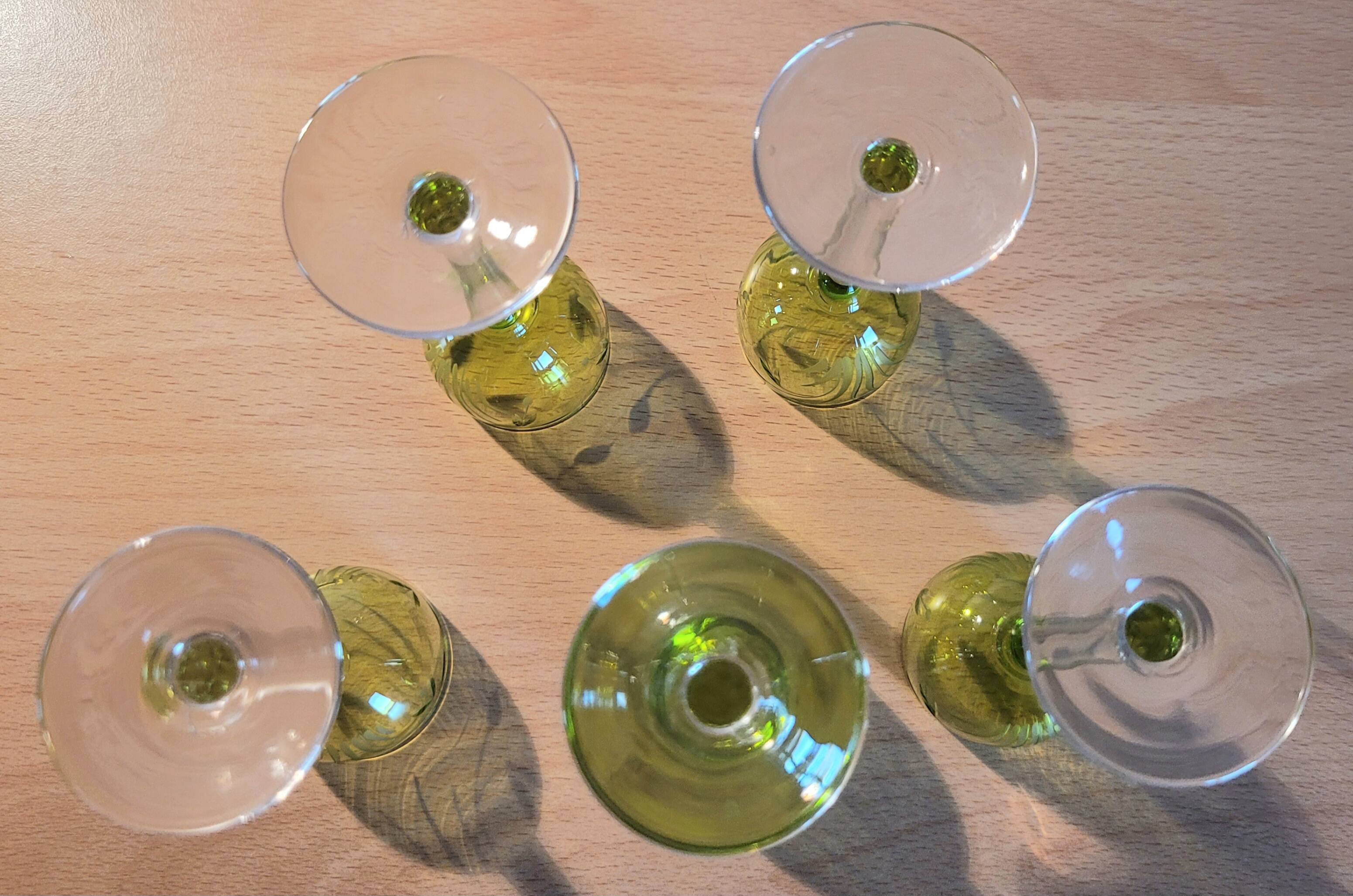 Lot de 5 verres à liqueur vert et transparent