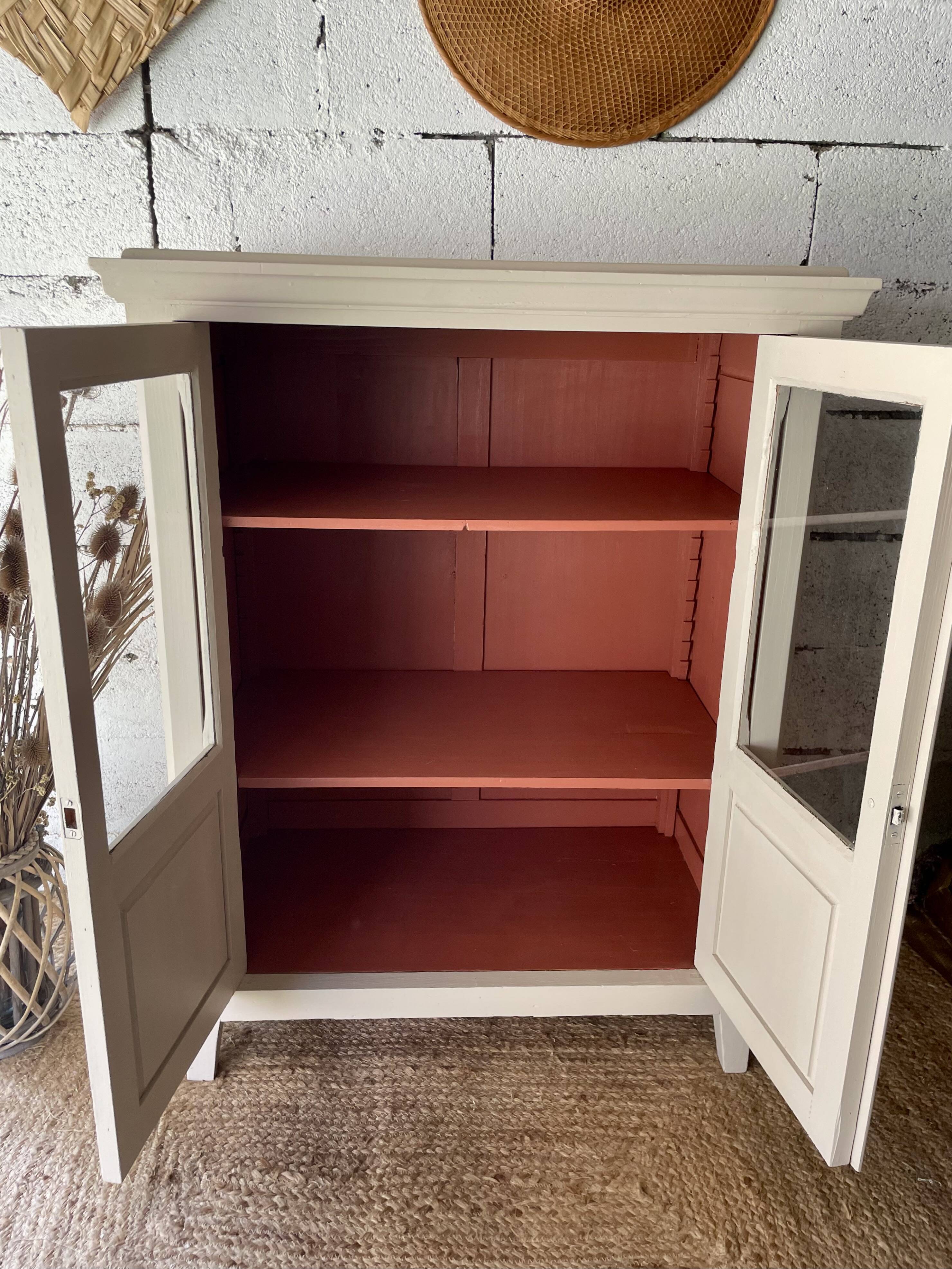 Old showcase