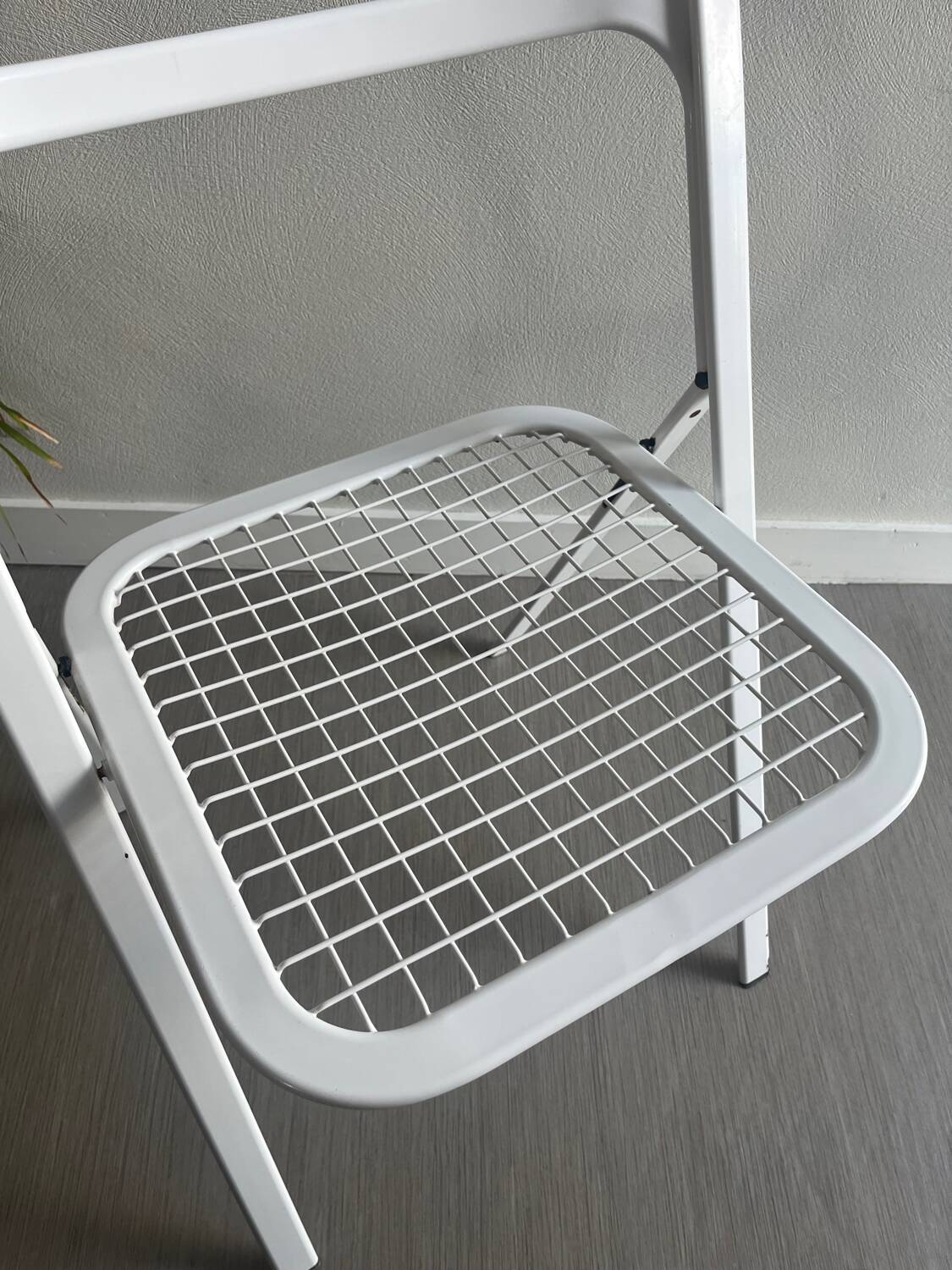 Vintage white folding chair Cidue