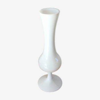 Vase en opaline blanc années 50-60