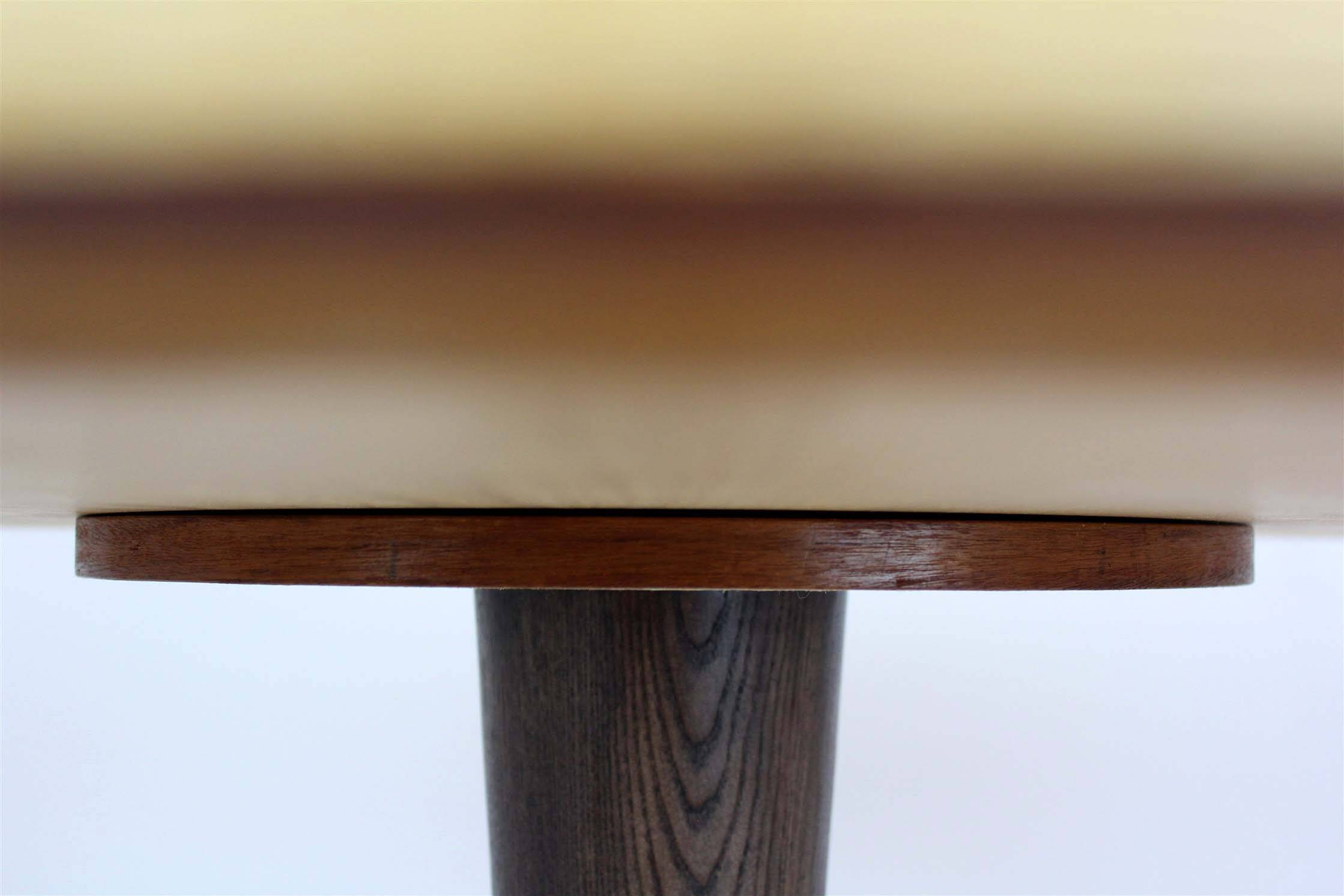 Mid-century modern round tulip dining table, restored by Drevotvar, 1960s.