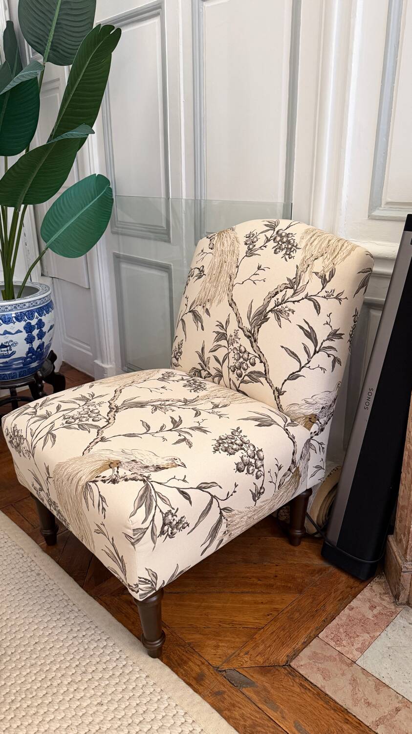 Paire de chauffeuses — tissu chinoiserie oiseaux exotiques