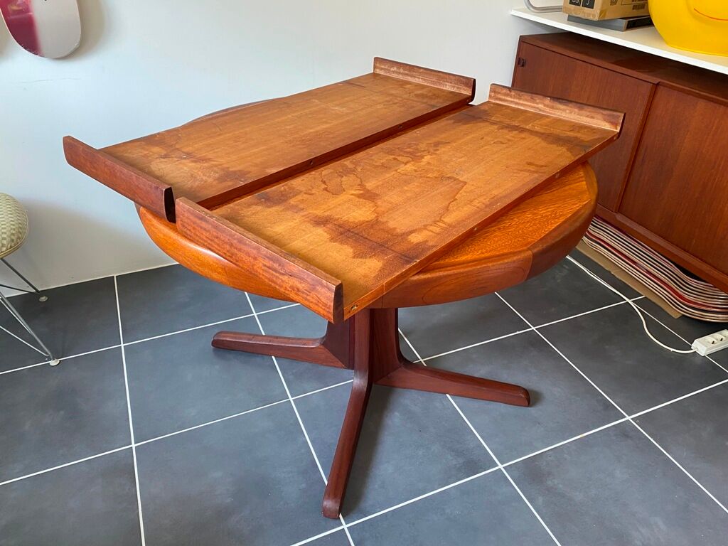 Scandinavian type extendable round table in teak and teak veneer year 1960