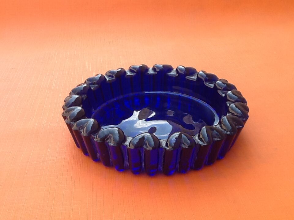 1970s ashtray / empty pocket cobalt blue glass