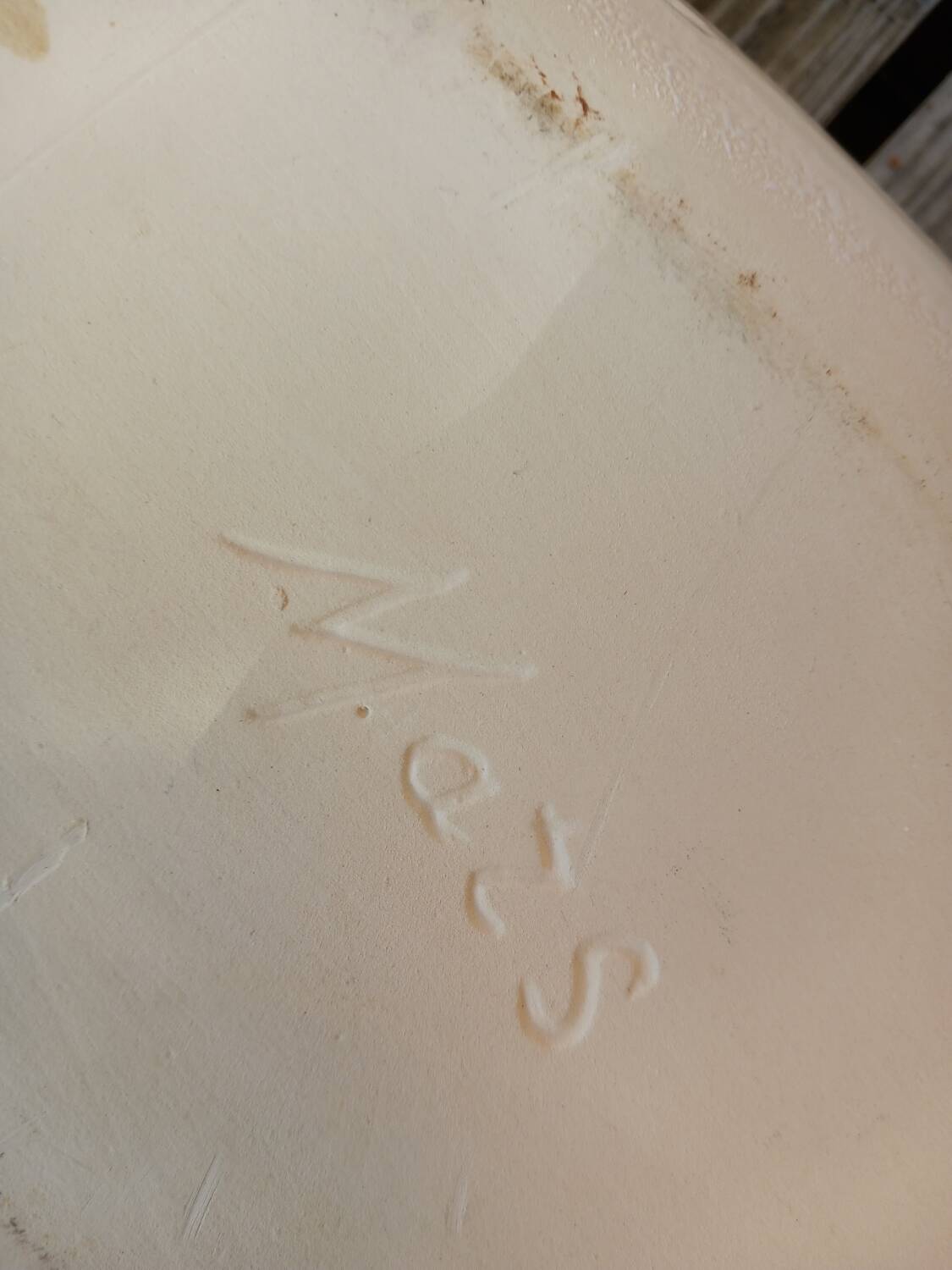 Earthenware dish with endive patterns