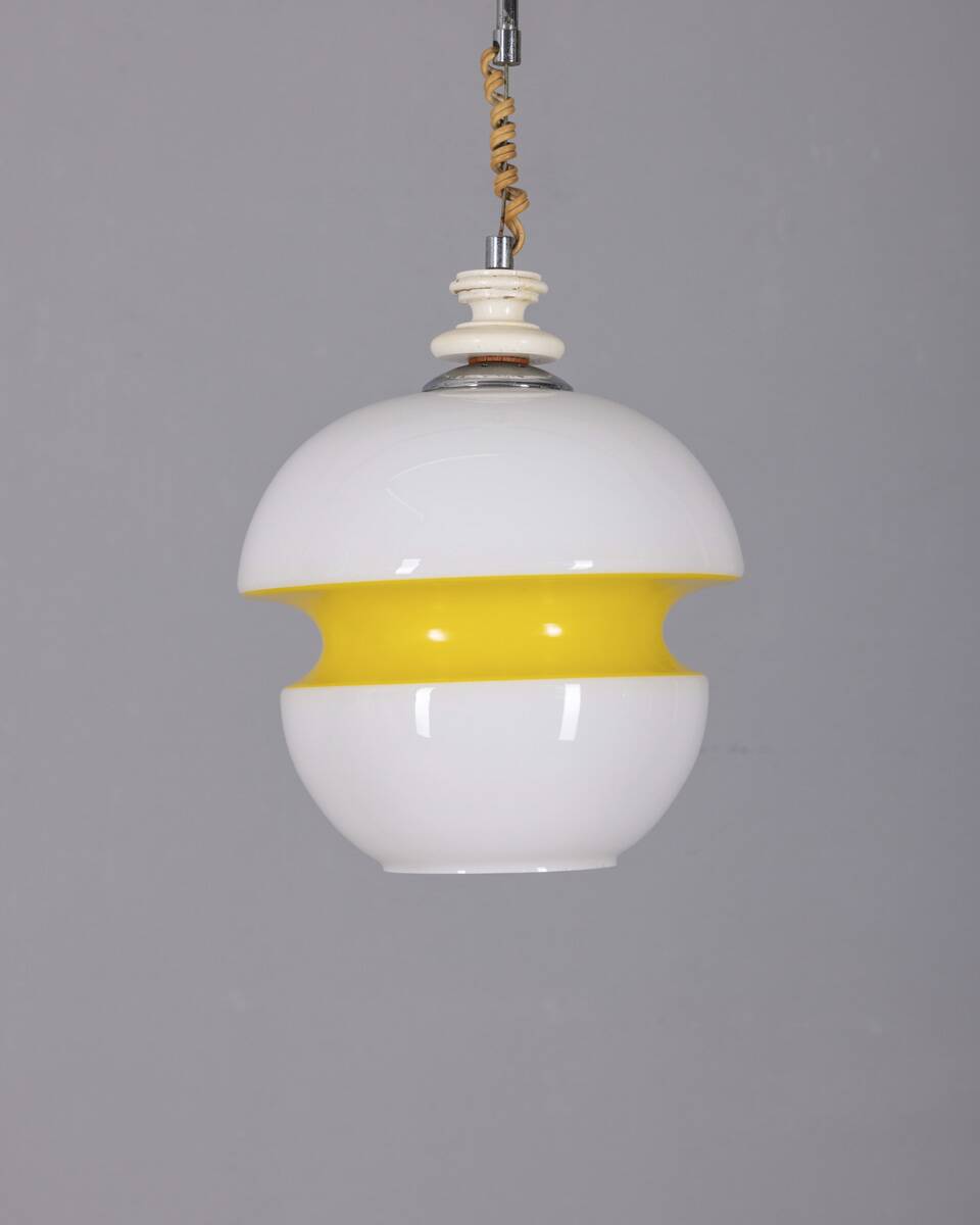 VINTAGE 1970S CHANDELIER IN WHITE AND YELLOW GLASS, ITALIAN DESIGN