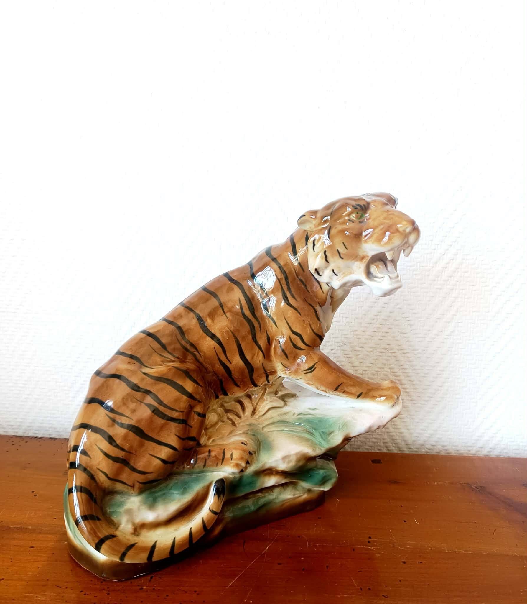 Ceramic tiger from around 1940 / 1950