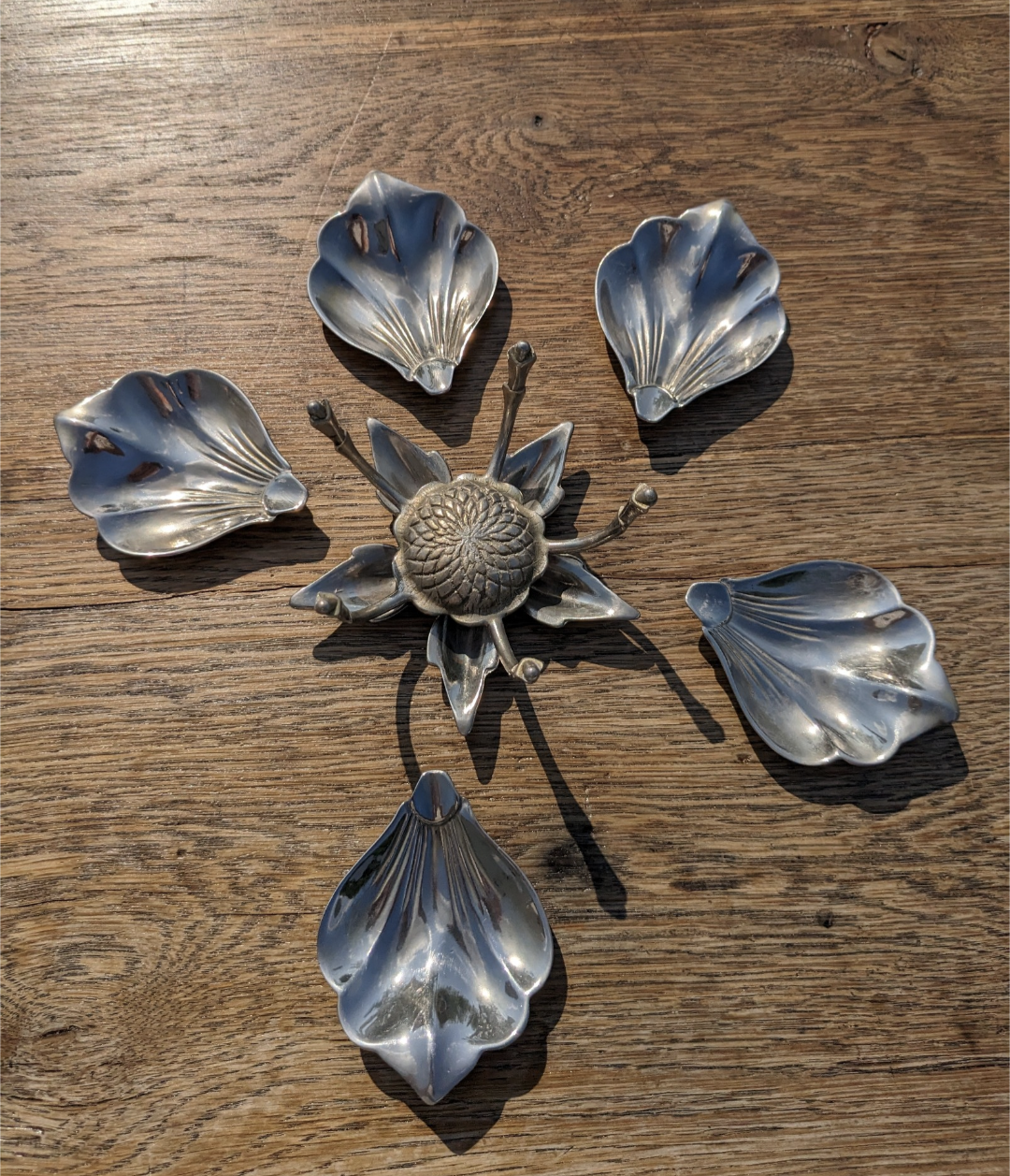 Silver metal flower ashtray