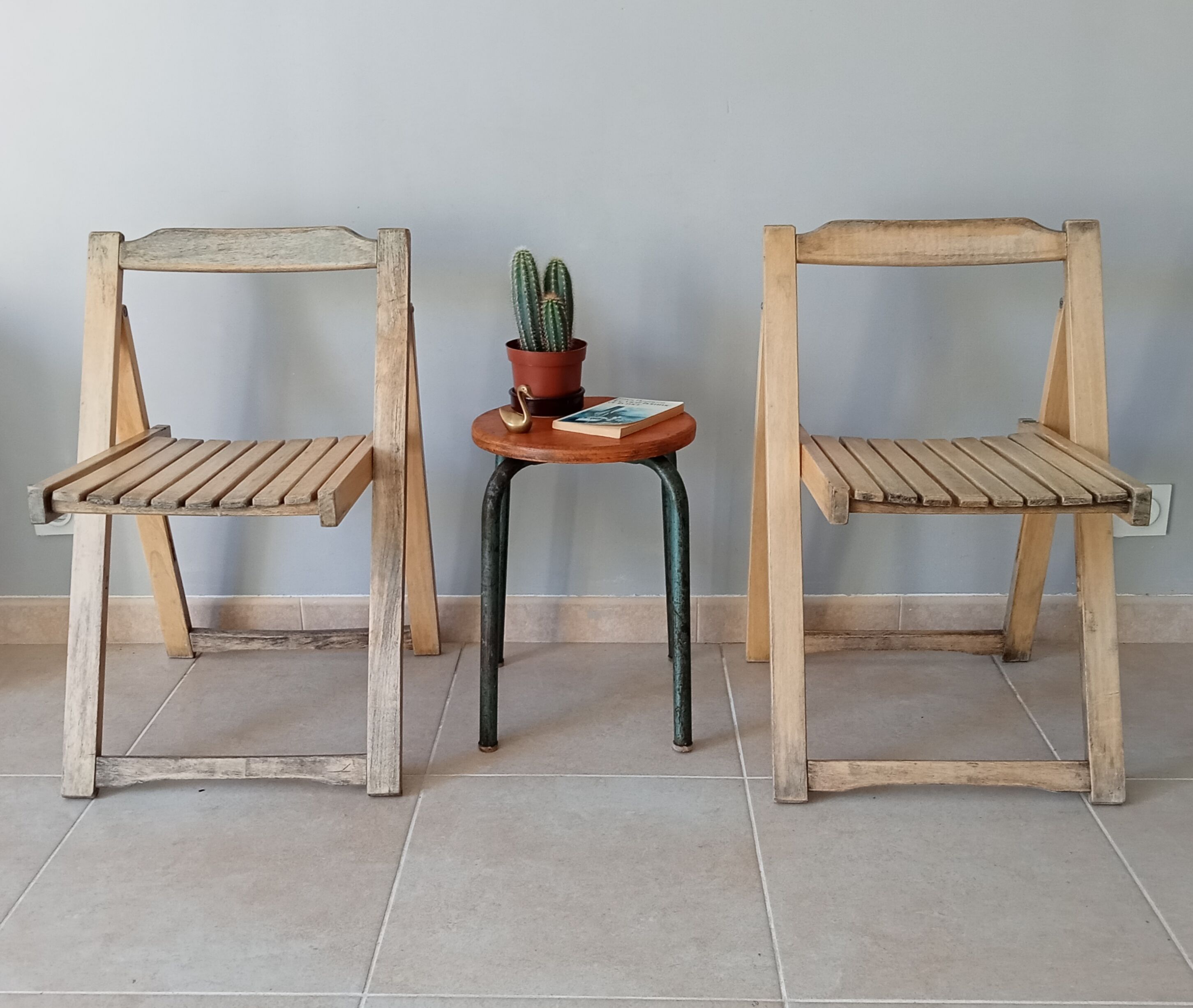 Pair of vintage folding chairs 60s