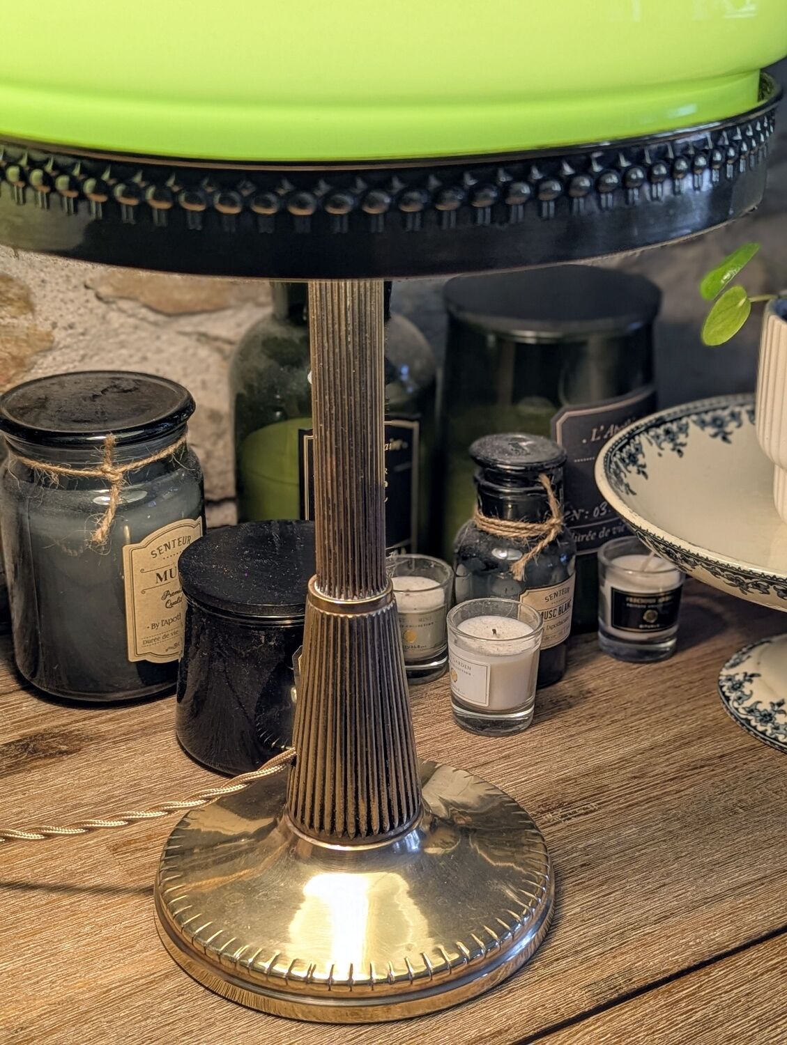 Antique Second Empire Napoleon III table lamp, 1870, brass and opaline glass