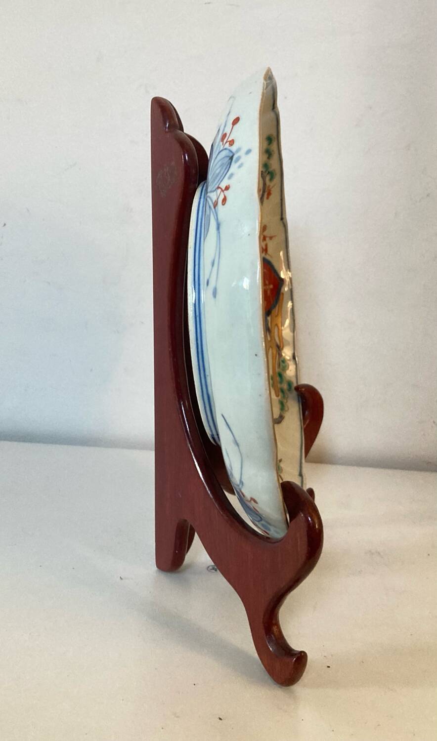 Imari porcelain plate, Japan, 19th century, hand-decorated