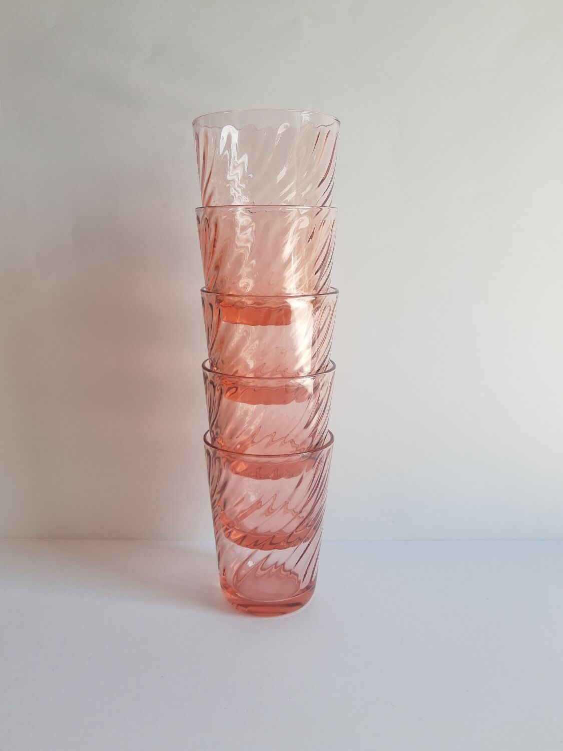 Set of 5 vintage rosaline twisted water glasses