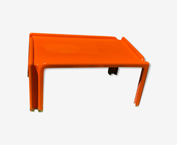 Table basse fibre de verre orange