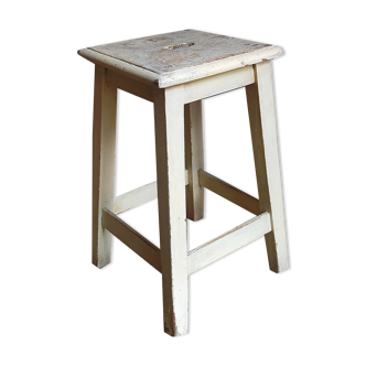 Tabouret d'atelier en bois à la patine ancienne