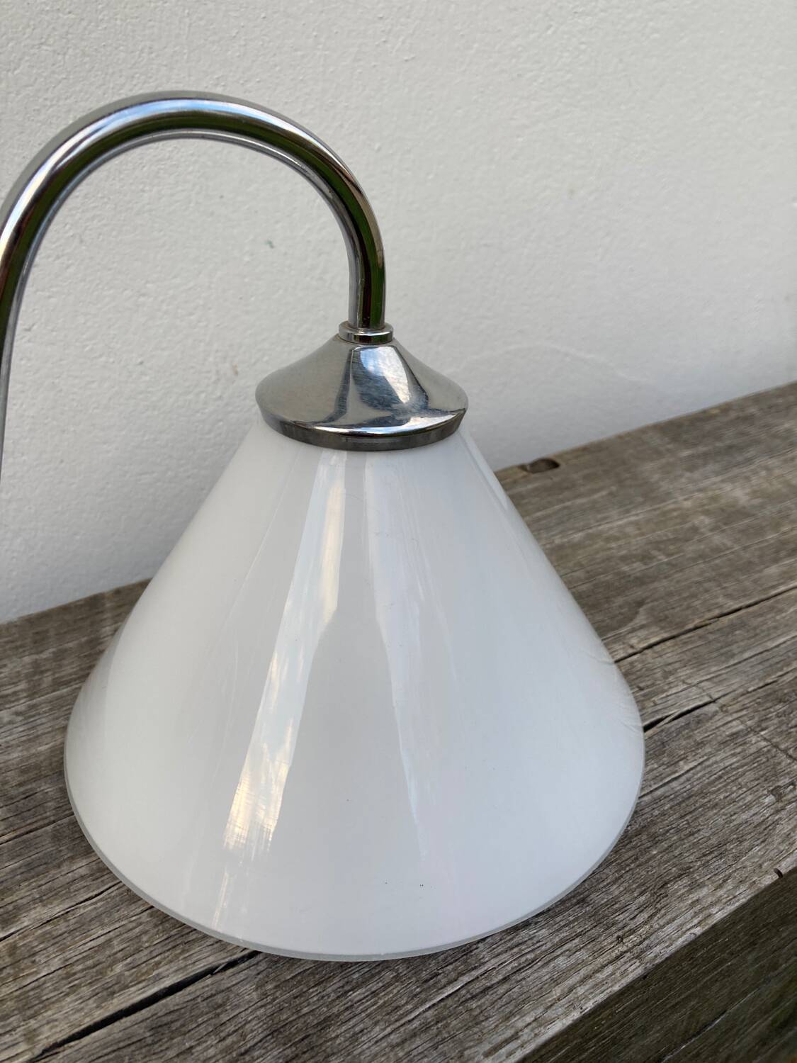 Wall lamp in silver metal and white glass