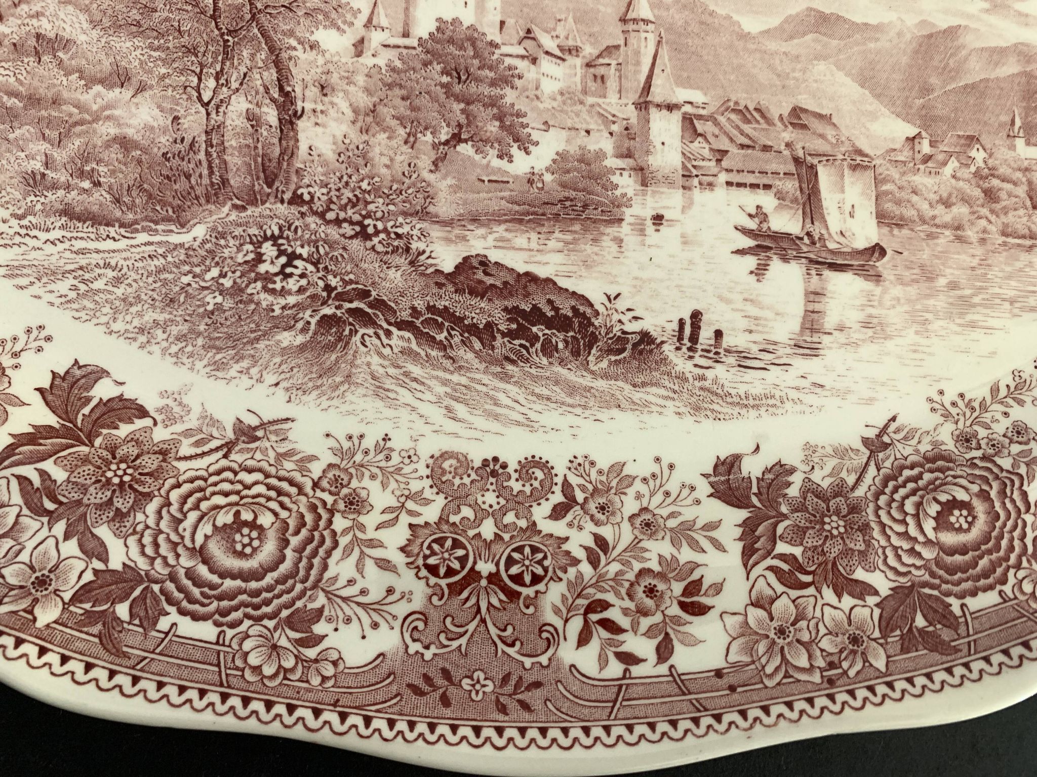 Oval flat Villeroy and Boch, model Burgenland red