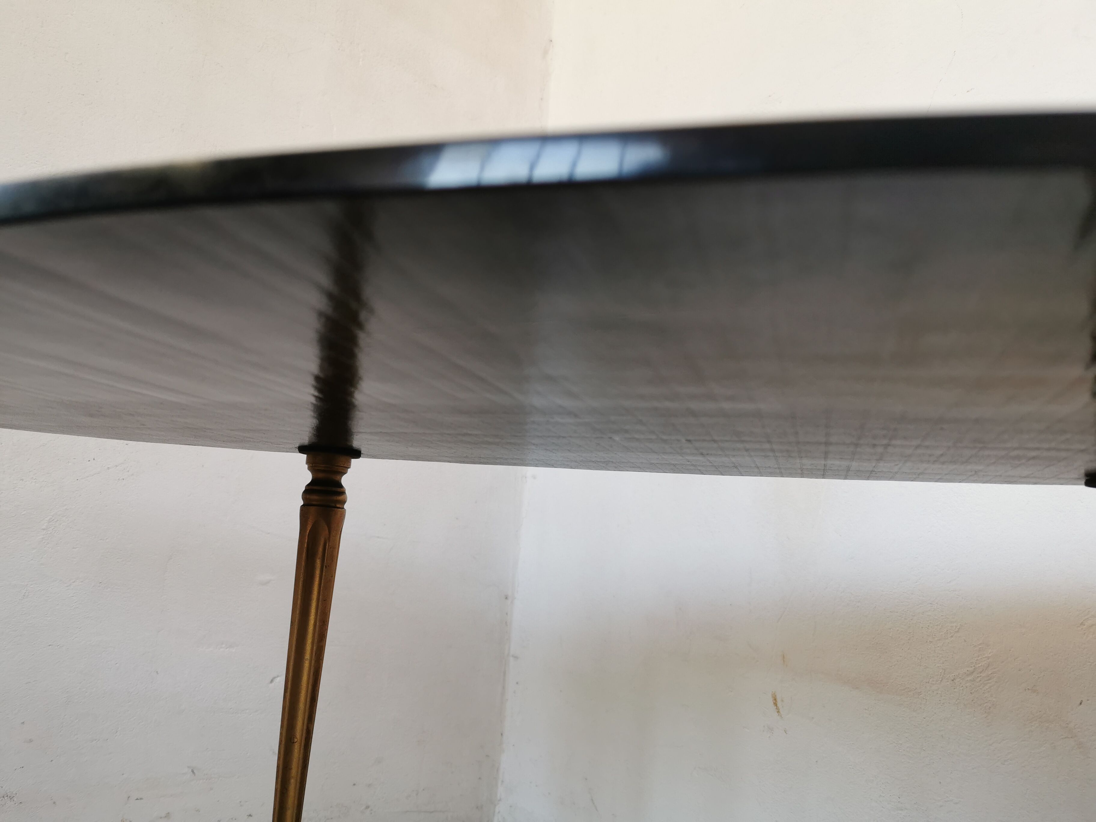 Oval coffee table in black opaline