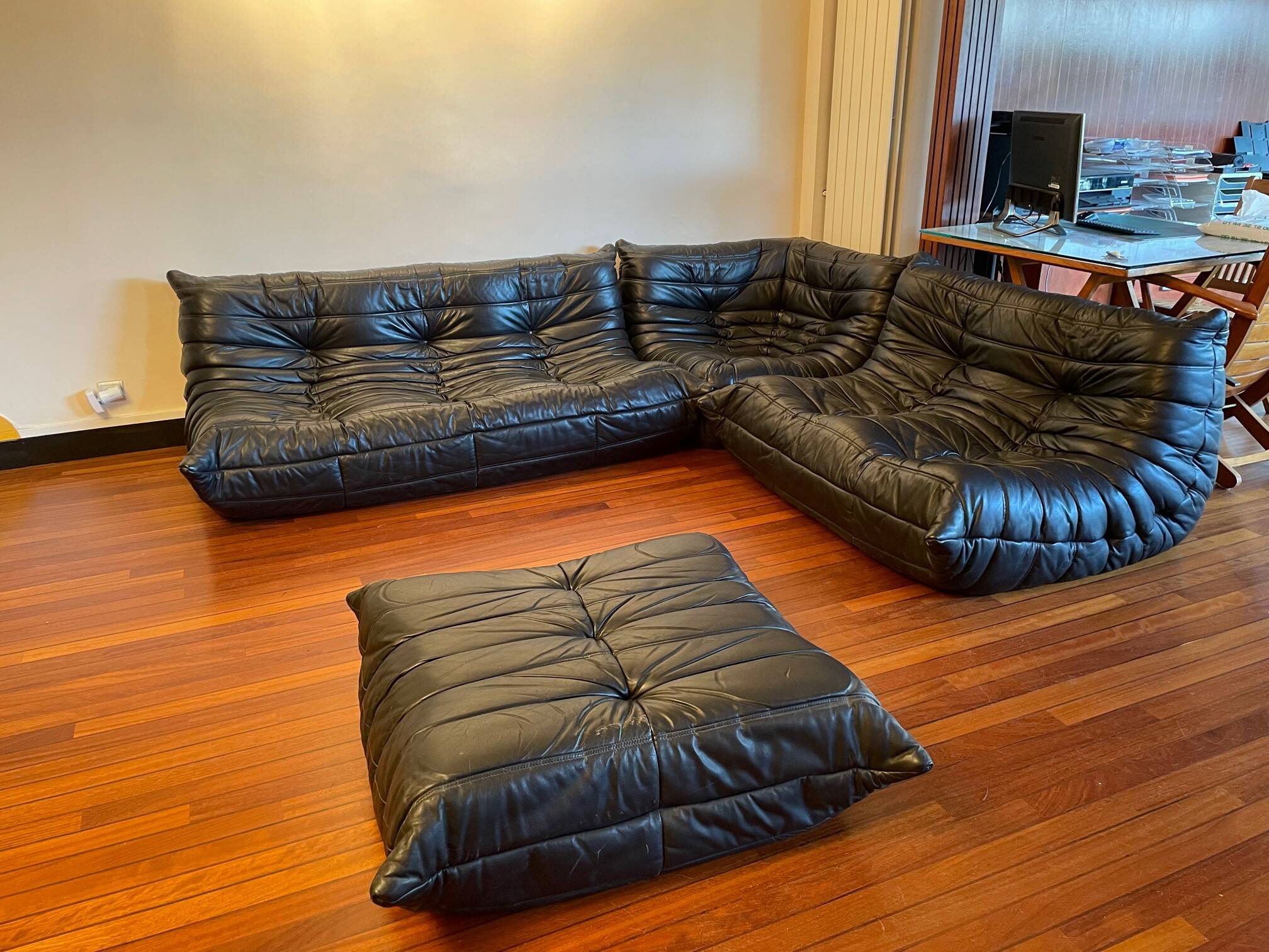 TOGO Canapé Set by Roset in black leather by Michel Ducaroy