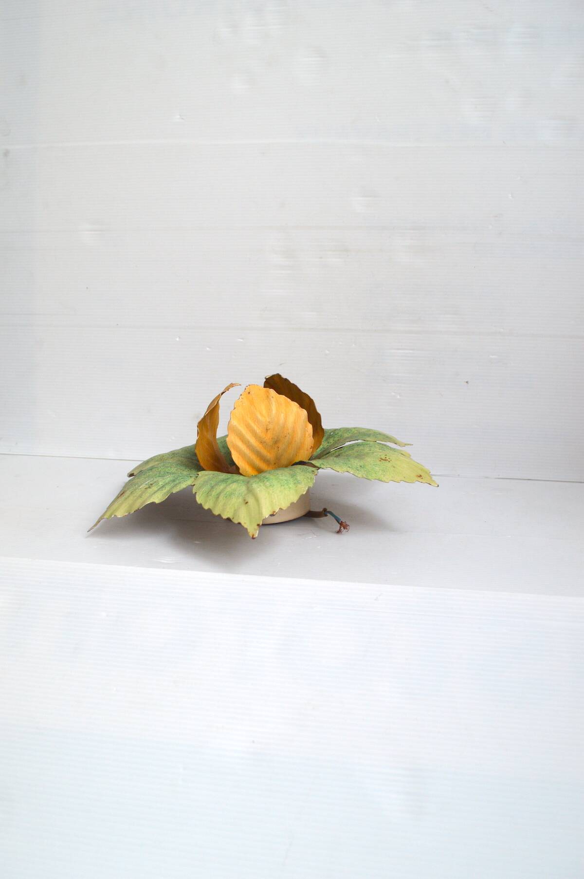 Metal flower wall light