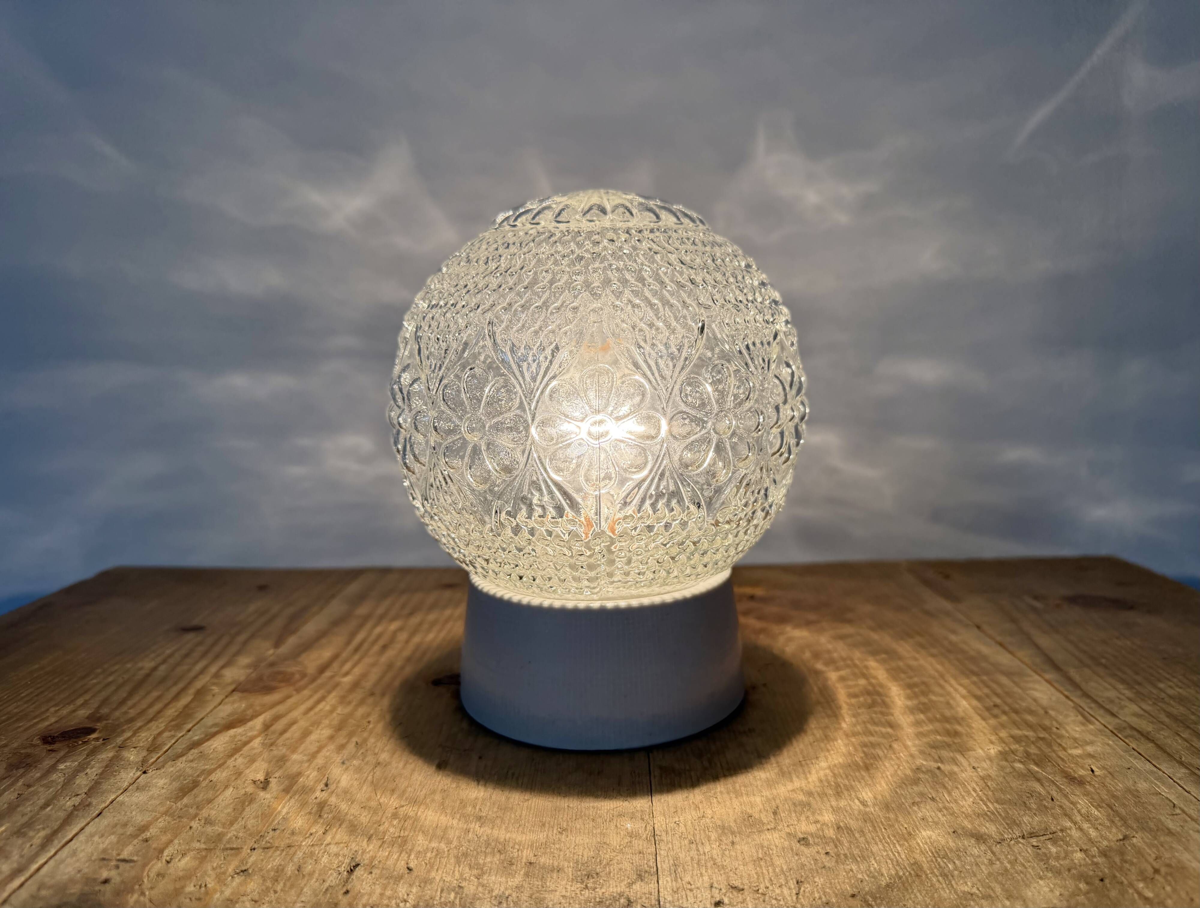 Lustre en porcelaine blanche vintage, années 1970