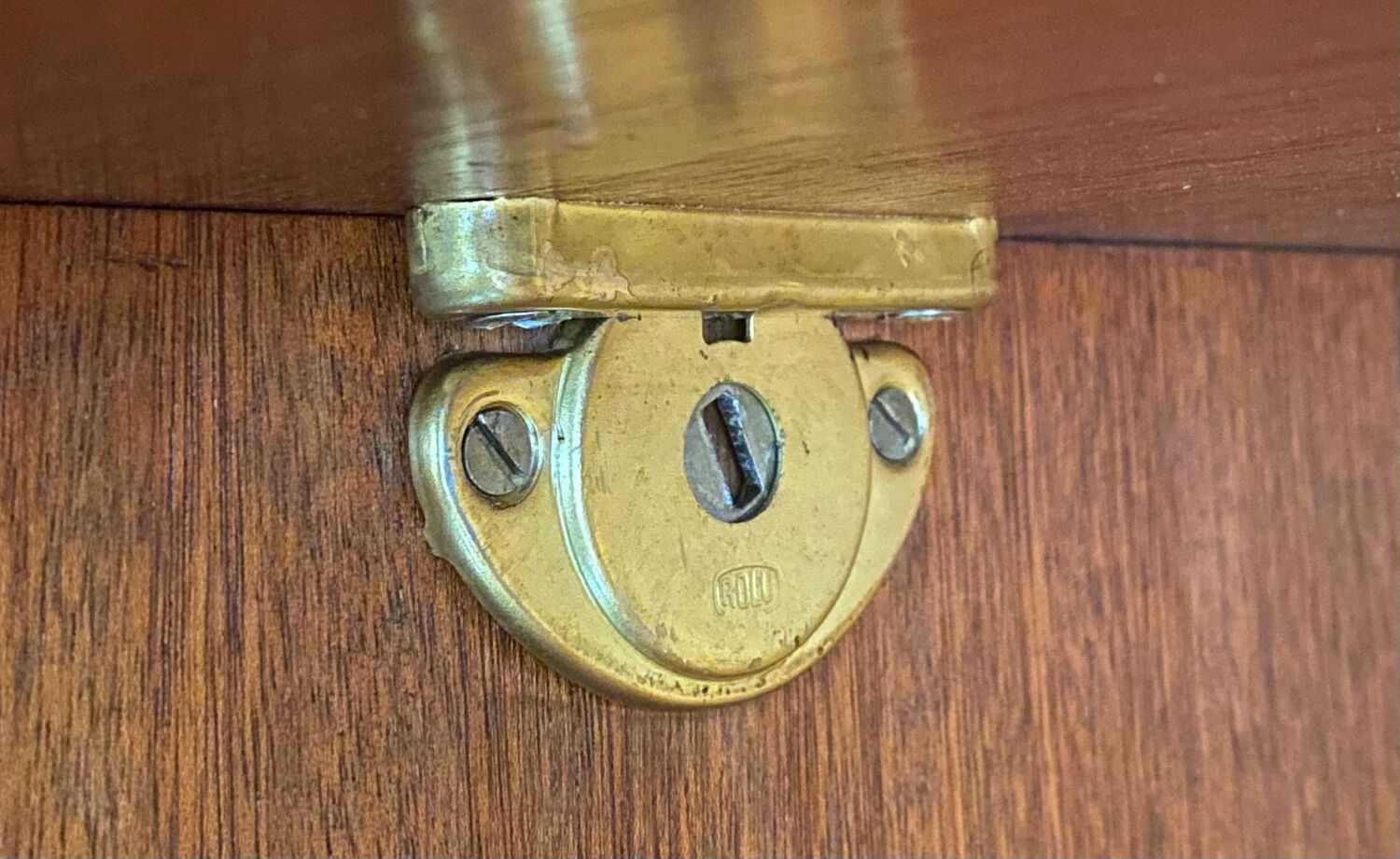 Vintage wardrobe feet compass 50s