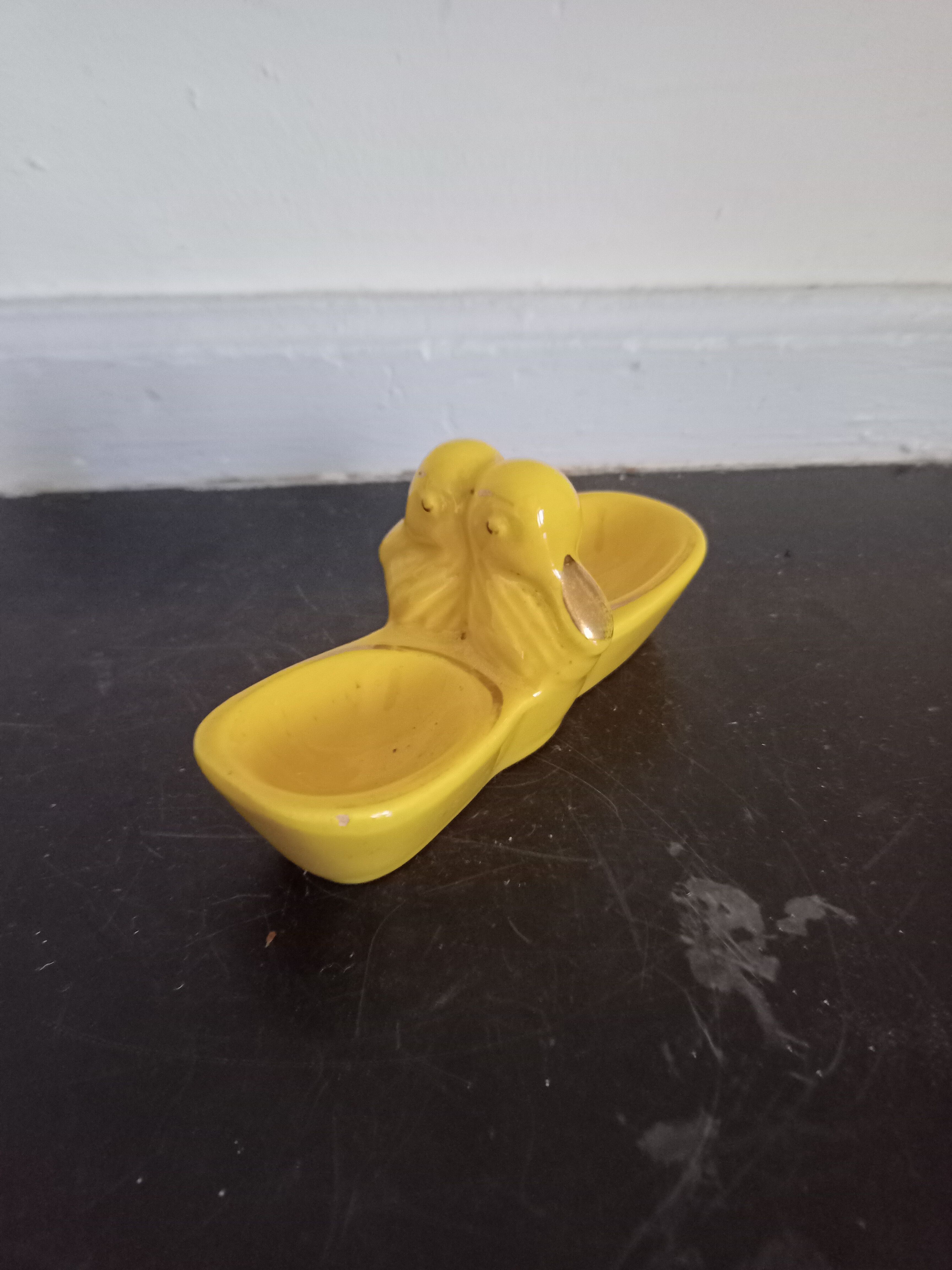 Saleron in yellow earthenware birds Saint Clement style