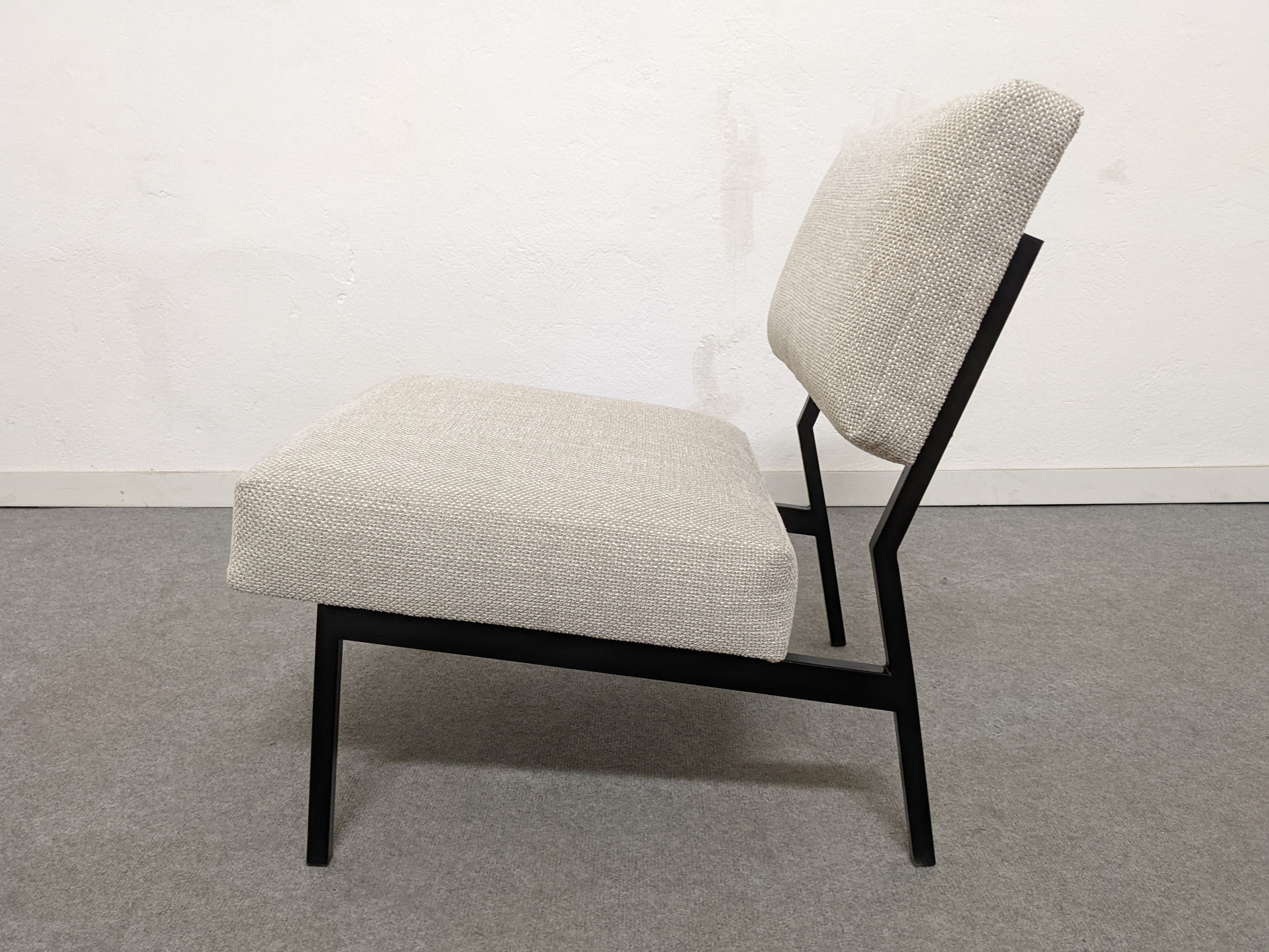 Series of 3 modernist drivers of the 50s /60s and their ottomans