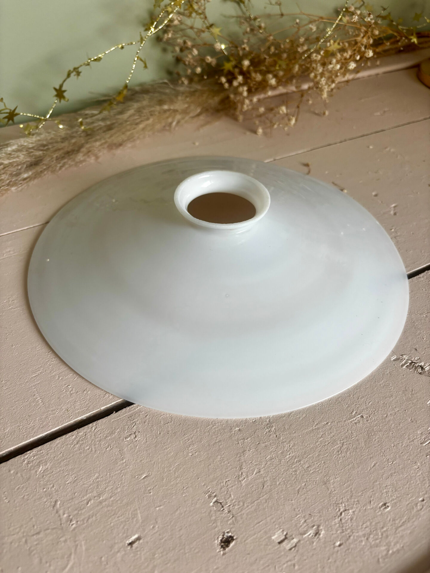 Vintage bell lampshade for suspension in white opaline.