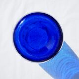 Vase en verre bleu