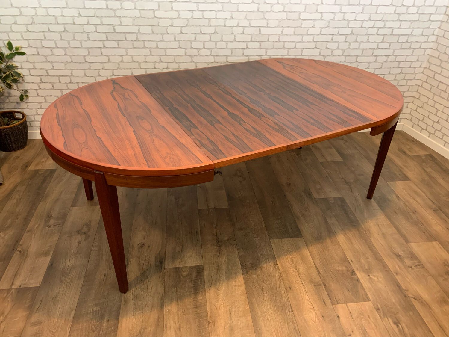 Extendable round table in rosewood 1960