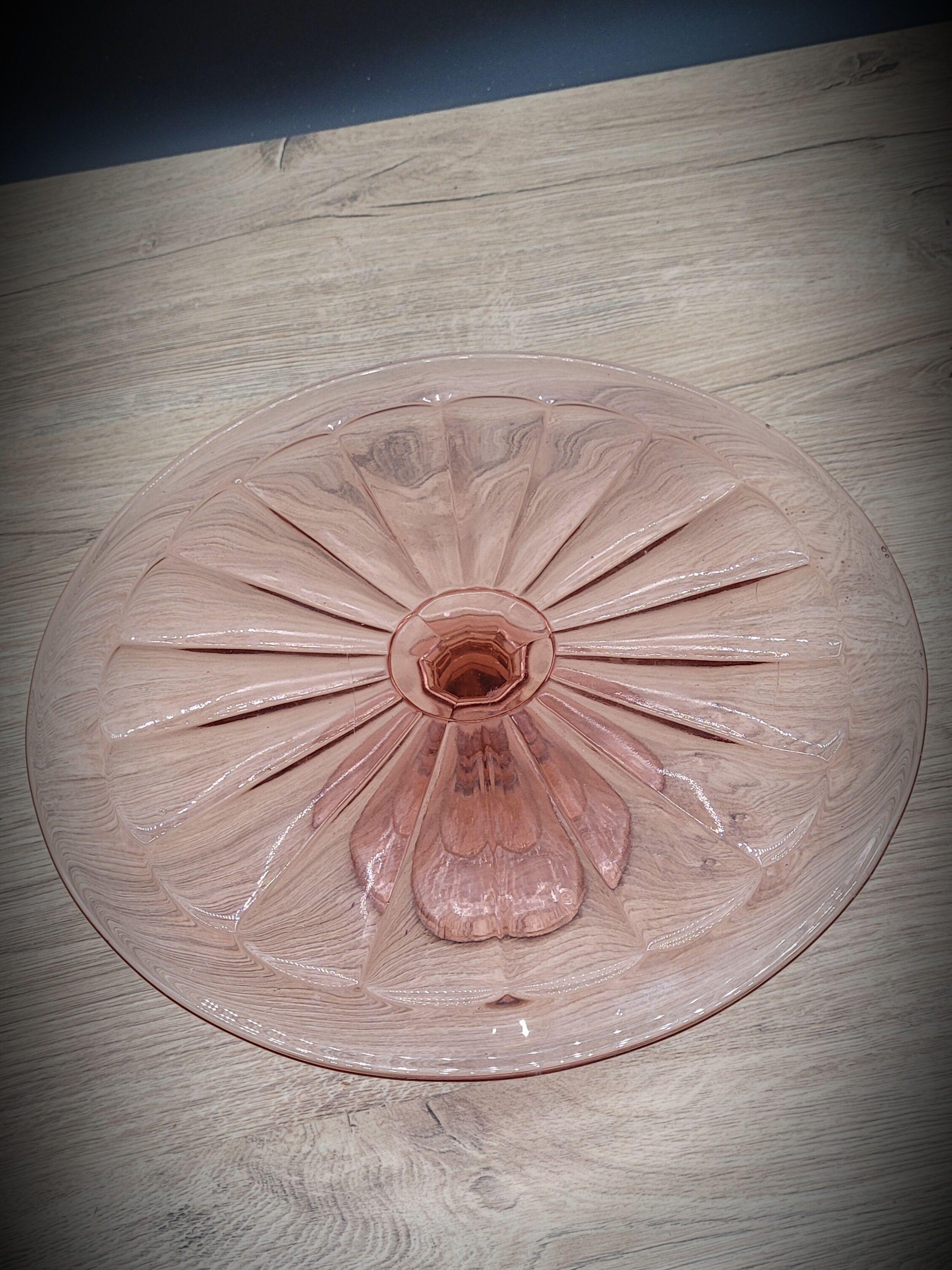 Pie dish or pie cake on foot molded glass pink line