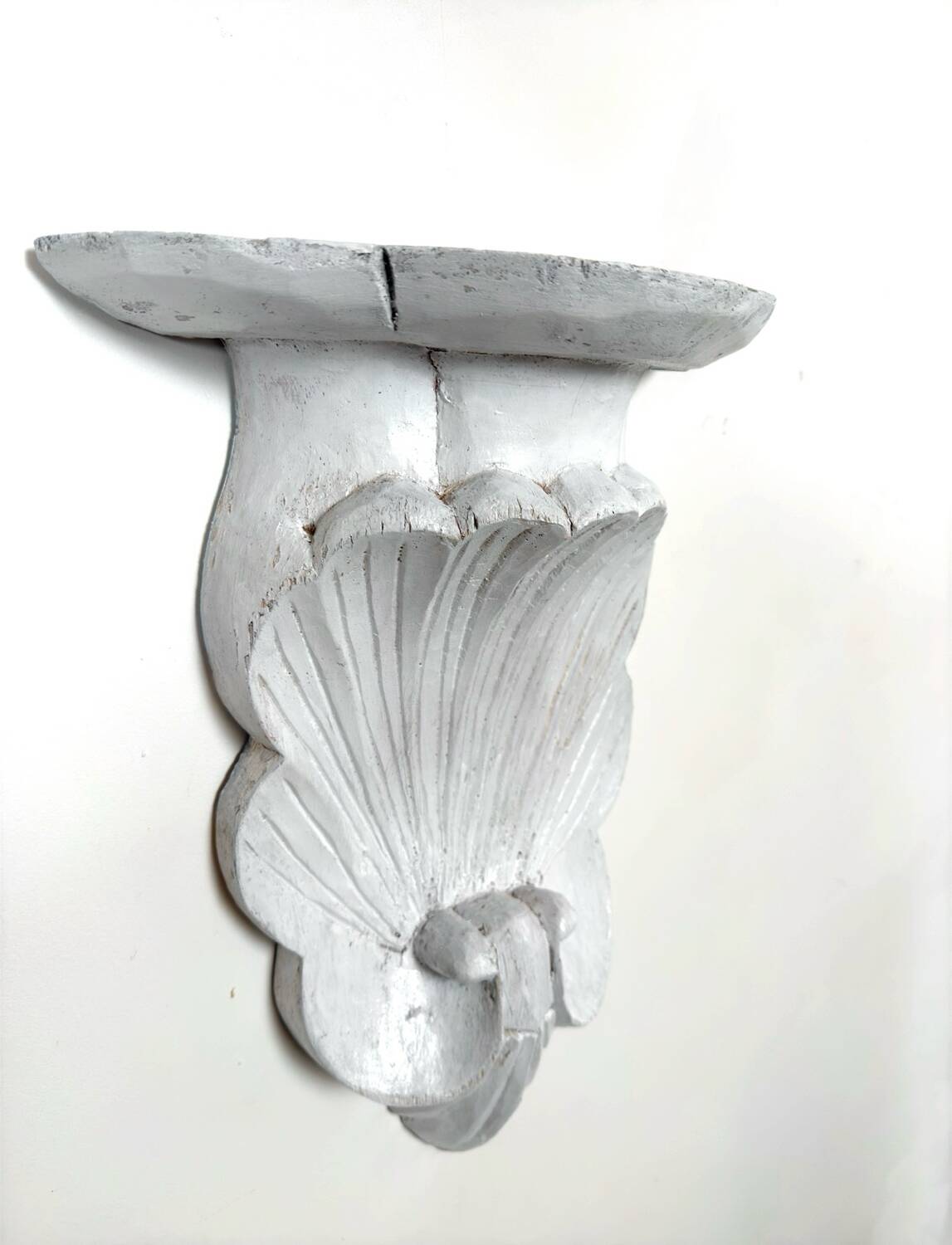 Wall shelf "Rocaille"