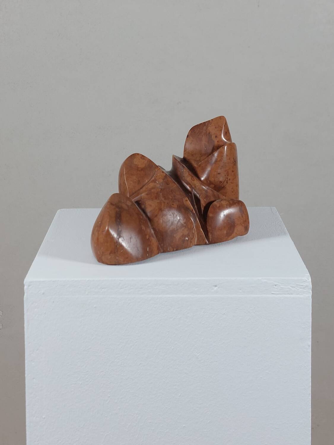 Sculpture en marbre artisanale de forme organique vintage