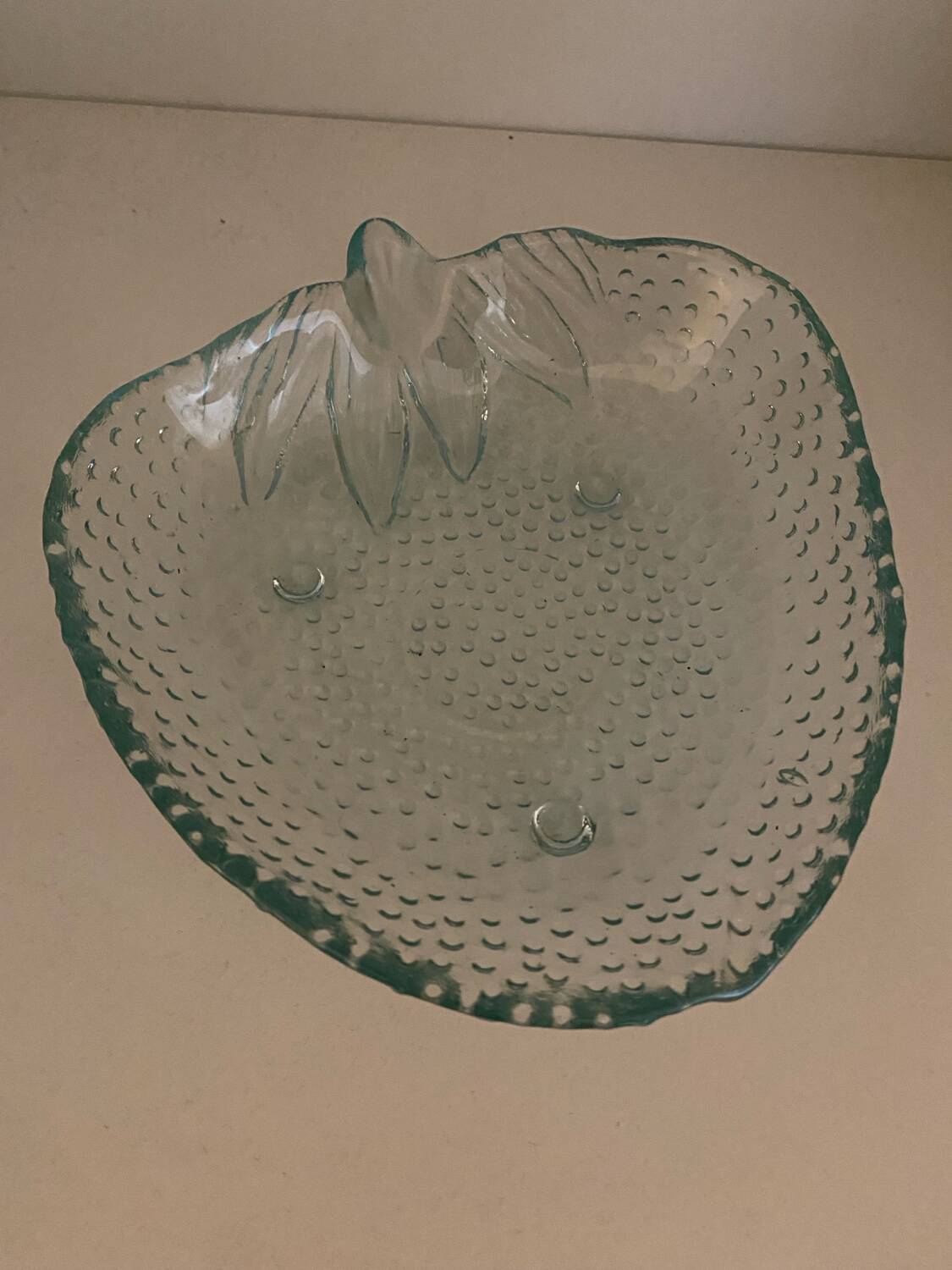 Strawberry pocket emptier