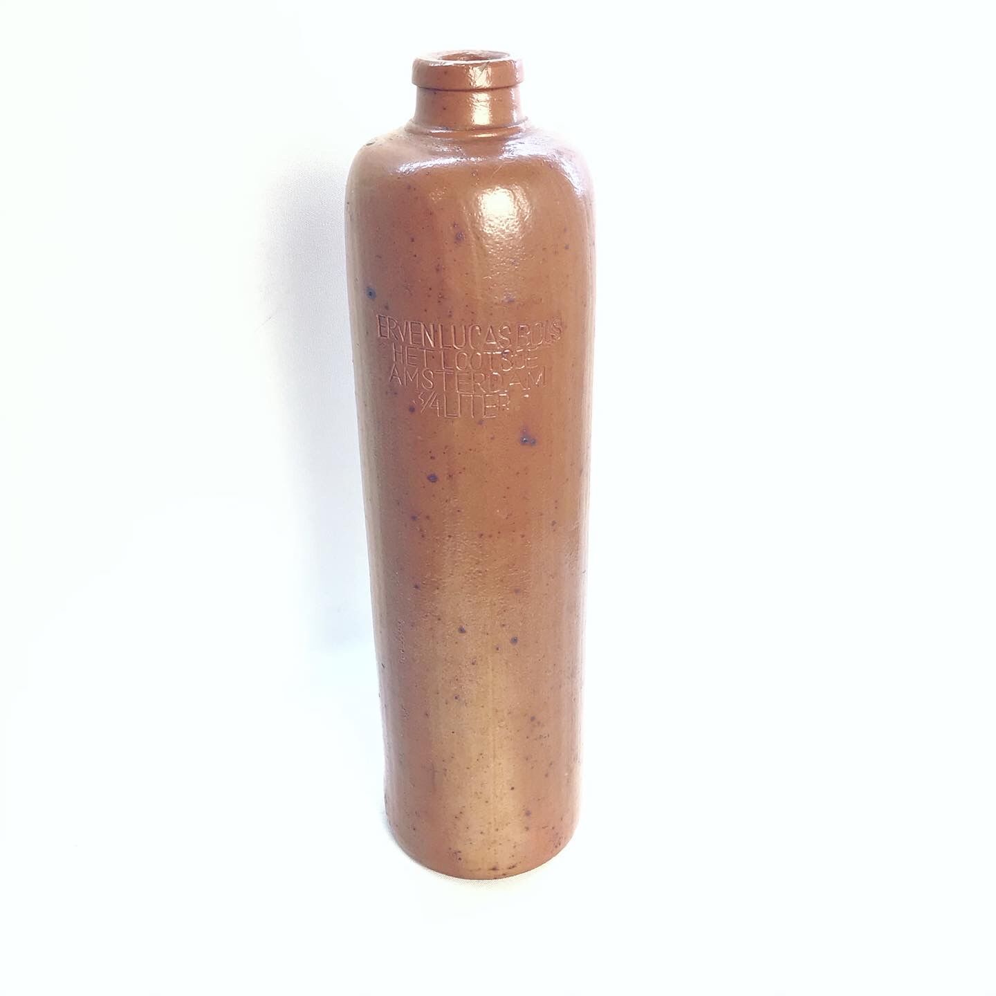 Lot of three bottles in 1900 sandstone