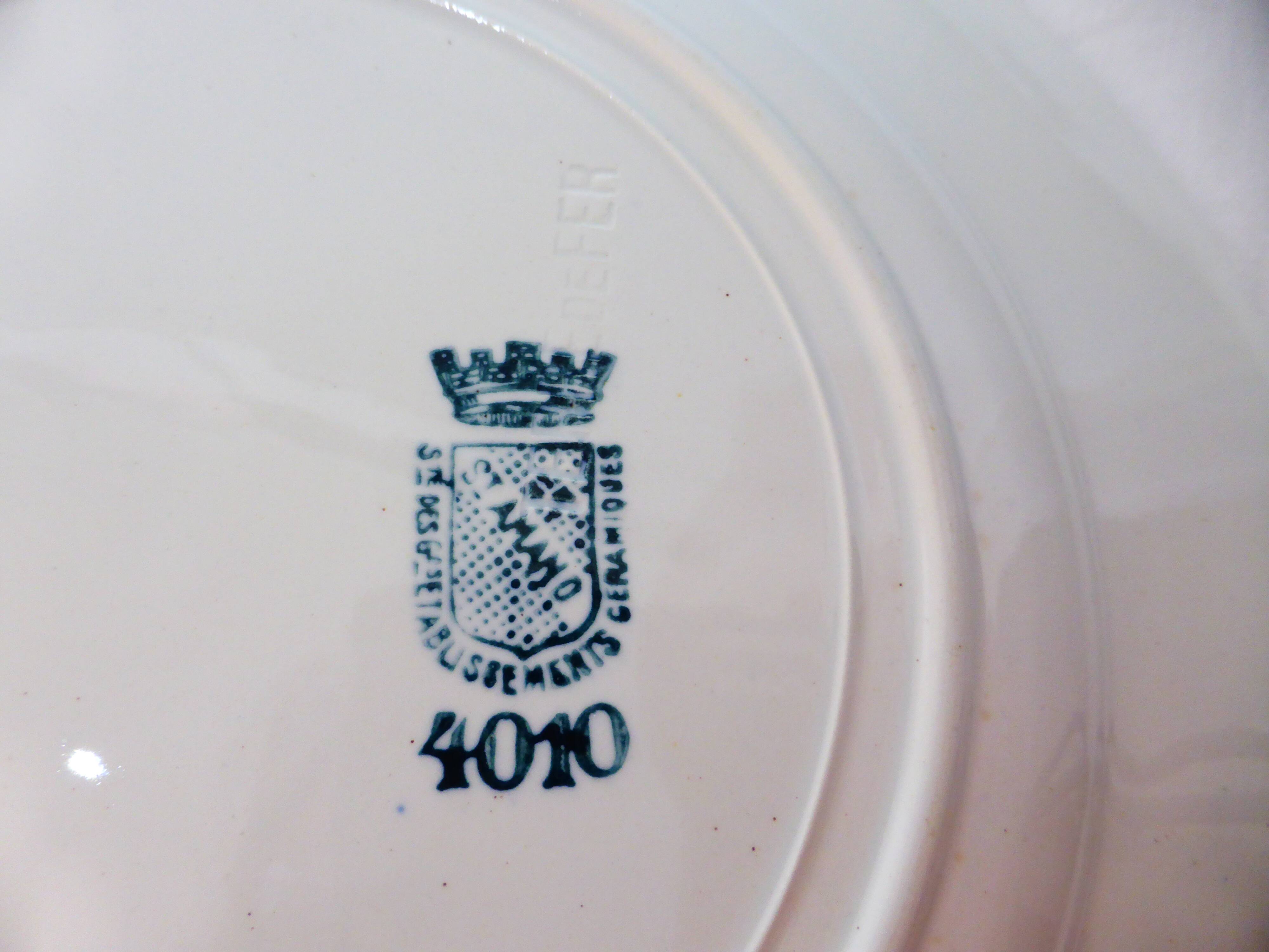 4 assiettes plates en terre de fer de St Amand