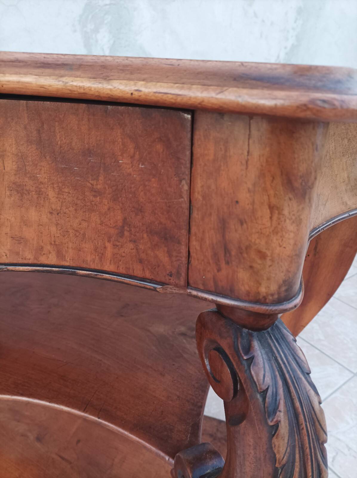 Large console from the Napoleonic III era in walnut and walnut burl.