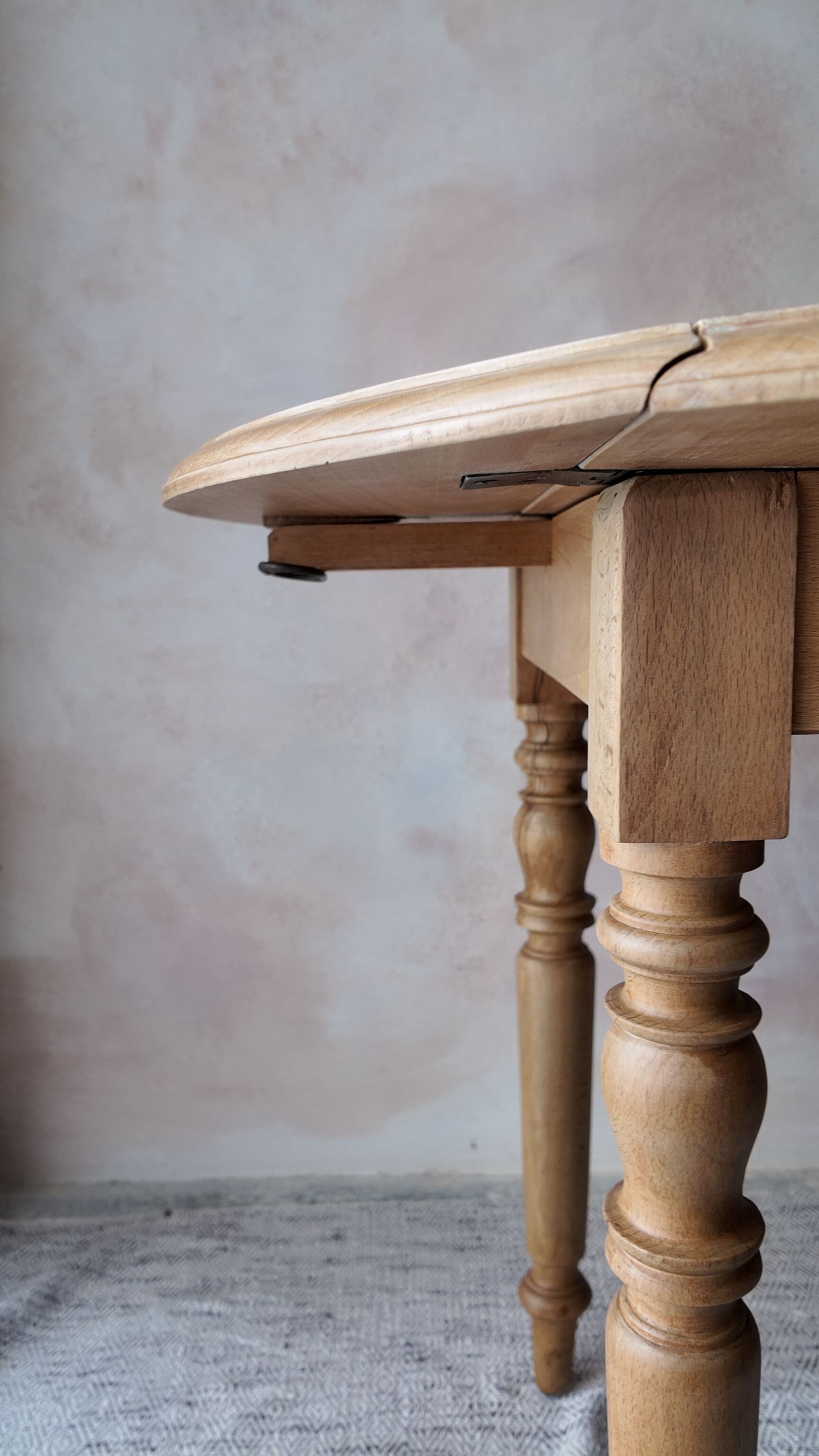 Small round beech drop-leaf table - soft country spirit